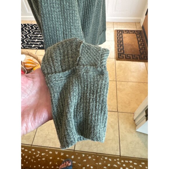 We The Free Olive Green Thermal Waffle Knit Sweater Jersey S Oversized Casual - Picture 9 of 11